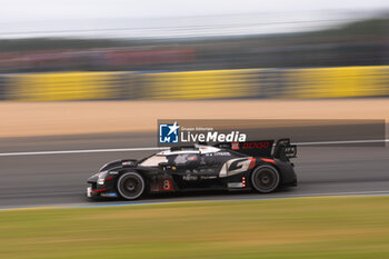 2024-06-16 - 08 BUEMI Sébastien (swi), HARTLEY Brendon (nzl), HIRAKAWA Ryo (jpn), Toyota Gazoo Racing, Toyota GR010 - Hybrid #08, Hypercar, FIA WEC, action during the 2024 24 Hours of Le Mans, 4th round of the 2024 FIA World Endurance Championship, on the Circuit des 24 Heures du Mans, from June 15 to 16, 2024 in Le Mans, France - 24 HEURES DU MANS 2024 - RACE - ENDURANCE - MOTORS