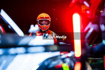 2024-06-16 - 311 DERANI Luis Felipe (bra), AITKEN Jack (gbr), DRUGOVICH Felipe (bra), Whelen Cadillac Racing, Cadillac V-Series.R #311, Hypercar, Mechanic during the 2024 24 Hours of Le Mans, 4th round of the 2024 FIA World Endurance Championship, on the Circuit des 24 Heures du Mans, from June 15 to 16, 2024 in Le Mans, France - 24 HEURES DU MANS 2024 - RACE - ENDURANCE - MOTORS