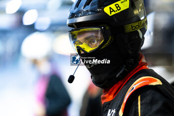 2024-06-16 - 38 RASMUSSEN Oliver (dnk), HANSON Philip (gbr), BUTTON Jenson (gbr), Hertz Team Jota, Porsche 963 #38, Hypercar, FIA WEC, Mechanic during the 2024 24 Hours of Le Mans, 4th round of the 2024 FIA World Endurance Championship, on the Circuit des 24 Heures du Mans, from June 15 to 16, 2024 in Le Mans, France - 24 HEURES DU MANS 2024 - RACE - ENDURANCE - MOTORS