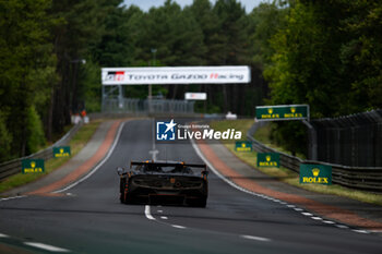 2024-06-16 - 86 WAINWRIGHT Michael (gbr), SERRA Daniel (bra), PERA Riccardo (ita), GR Racing, Ferrari 296 LMGT3 #86, LM GT3, action during the 2024 24 Hours of Le Mans, 4th round of the 2024 FIA World Endurance Championship, on the Circuit des 24 Heures du Mans, from June 15 to 16, 2024 in Le Mans, France - 24 HEURES DU MANS 2024 - RACE - ENDURANCE - MOTORS