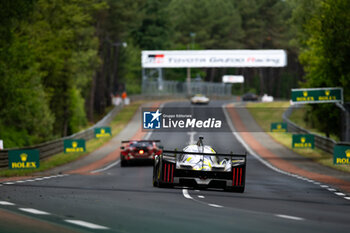 2024-06-16 - 94 VANDOORNE Stoffel (bel), DUVAL Loïc (fra), DI RESTA Paul (gbr), Peugeot TotalEnergies, Peugeot 9x8 #94, Hypercar, FIA WEC, action during the 2024 24 Hours of Le Mans, 4th round of the 2024 FIA World Endurance Championship, on the Circuit des 24 Heures du Mans, from June 15 to 16, 2024 in Le Mans, France - 24 HEURES DU MANS 2024 - RACE - ENDURANCE - MOTORS