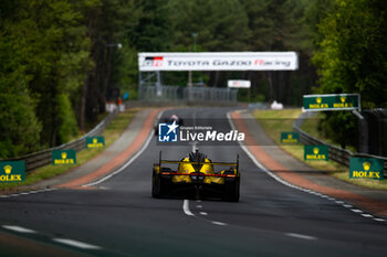 2024-06-16 - 83 KUBICA Robert (pol), SHWARTZMAN Robert (isr), YE Yifei (chn), AF Corse, Ferrari 499P #83, Hypercar, FIA WEC, action during the 2024 24 Hours of Le Mans, 4th round of the 2024 FIA World Endurance Championship, on the Circuit des 24 Heures du Mans, from June 15 to 16, 2024 in Le Mans, France - 24 HEURES DU MANS 2024 - RACE - ENDURANCE - MOTORS