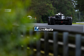 2024-06-16 - 08 BUEMI Sébastien (swi), HARTLEY Brendon (nzl), HIRAKAWA Ryo (jpn), Toyota Gazoo Racing, Toyota GR010 - Hybrid #08, Hypercar, FIA WEC, action during the 2024 24 Hours of Le Mans, 4th round of the 2024 FIA World Endurance Championship, on the Circuit des 24 Heures du Mans, from June 15 to 16, 2024 in Le Mans, France - 24 HEURES DU MANS 2024 - RACE - ENDURANCE - MOTORS