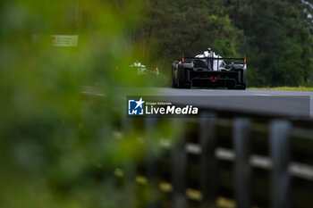 2024-06-16 - 08 BUEMI Sébastien (swi), HARTLEY Brendon (nzl), HIRAKAWA Ryo (jpn), Toyota Gazoo Racing, Toyota GR010 - Hybrid #08, Hypercar, FIA WEC, action during the 2024 24 Hours of Le Mans, 4th round of the 2024 FIA World Endurance Championship, on the Circuit des 24 Heures du Mans, from June 15 to 16, 2024 in Le Mans, France - 24 HEURES DU MANS 2024 - RACE - ENDURANCE - MOTORS