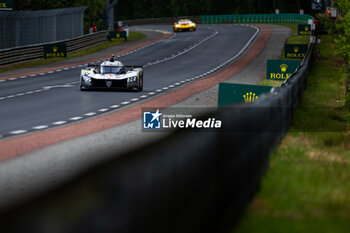 2024-06-16 - 93 VERGNE Jean-Eric (fra), JENSEN Mikkel (dnk), MULLER Nico (swi), Peugeot TotalEnergies, Peugeot 9x8 #93, Hypercar, FIA WEC, action during the 2024 24 Hours of Le Mans, 4th round of the 2024 FIA World Endurance Championship, on the Circuit des 24 Heures du Mans, from June 15 to 16, 2024 in Le Mans, France - 24 HEURES DU MANS 2024 - RACE - ENDURANCE - MOTORS