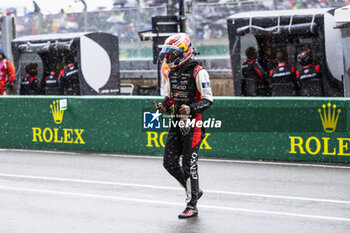 2024-06-16 - BUEMI Sébastien (swi), Toyota Gazoo Racing, Toyota GR010 - Hybrid #08, Hypercar, FIA WEC, portrait during the 2024 24 Hours of Le Mans, 4th round of the 2024 FIA World Endurance Championship, on the Circuit des 24 Heures du Mans, from June 15 to 16, 2024 in Le Mans, France - 24 HEURES DU MANS 2024 - RACE - ENDURANCE - MOTORS