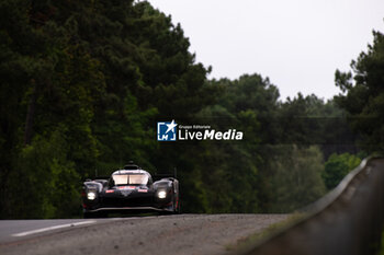 2024-06-16 - 08 BUEMI Sébastien (swi), HARTLEY Brendon (nzl), HIRAKAWA Ryo (jpn), Toyota Gazoo Racing, Toyota GR010 - Hybrid #08, Hypercar, FIA WEC, action during the 2024 24 Hours of Le Mans, 4th round of the 2024 FIA World Endurance Championship, on the Circuit des 24 Heures du Mans, from June 15 to 16, 2024 in Le Mans, France - 24 HEURES DU MANS 2024 - RACE - ENDURANCE - MOTORS