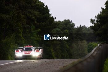 2024-06-16 - 05 CAMPBELL Matt (aus), CHRISTENSEN Michael (dnk), MAKOWIECKI Frédéric (fra), Porsche Penske Motorsport, Porsche 963 #05, Hypercar, FIA WEC, action during the 2024 24 Hours of Le Mans, 4th round of the 2024 FIA World Endurance Championship, on the Circuit des 24 Heures du Mans, from June 15 to 16, 2024 in Le Mans, France - 24 HEURES DU MANS 2024 - RACE - ENDURANCE - MOTORS