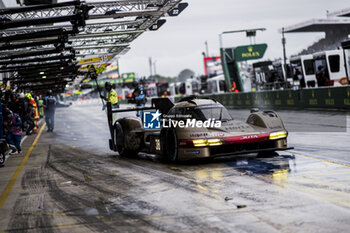 2024-06-16 - 38 RASMUSSEN Oliver (dnk), HANSON Philip (gbr), BUTTON Jenson (gbr), Hertz Team Jota, Porsche 963 #38, Hypercar, FIA WEC, action during the 2024 24 Hours of Le Mans, 4th round of the 2024 FIA World Endurance Championship, on the Circuit des 24 Heures du Mans, from June 15 to 16, 2024 in Le Mans, France - 24 HEURES DU MANS 2024 - RACE - ENDURANCE - MOTORS