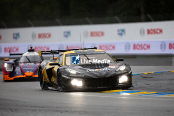 2024-06-16 - 82 JUNCADELLA Daniel (spa), BAUD Sébastien (fra), KOIZUMI Hiroshi (jpn), TF Sport, Corvette Z06 GT3.R #82, LM GT3, FIA WEC, action during the 2024 24 Hours of Le Mans, 4th round of the 2024 FIA World Endurance Championship, on the Circuit des 24 Heures du Mans, from June 15 to 16, 2024 in Le Mans, France - 24 HEURES DU MANS 2024 - RACE - ENDURANCE - MOTORS