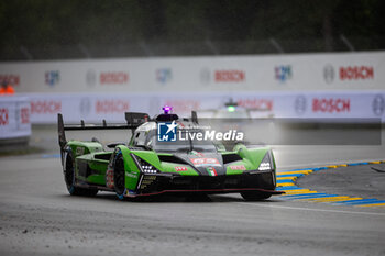 2024-06-16 - 63 BORTOLOTTI Mirko (ita), MORTARA Edoardo (ita), KVYAT Daniil, Lamborghini Iron Lynx, Lamborghini SC63 #63, Hypercar, FIA WEC, action during the 2024 24 Hours of Le Mans, 4th round of the 2024 FIA World Endurance Championship, on the Circuit des 24 Heures du Mans, from June 15 to 16, 2024 in Le Mans, France - 24 HEURES DU MANS 2024 - RACE - ENDURANCE - MOTORS