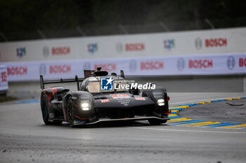 2024-06-16 - 08 BUEMI Sébastien (swi), HARTLEY Brendon (nzl), HIRAKAWA Ryo (jpn), Toyota Gazoo Racing, Toyota GR010 - Hybrid #08, Hypercar, FIA WEC, action during the 2024 24 Hours of Le Mans, 4th round of the 2024 FIA World Endurance Championship, on the Circuit des 24 Heures du Mans, from June 15 to 16, 2024 in Le Mans, France - 24 HEURES DU MANS 2024 - RACE - ENDURANCE - MOTORS