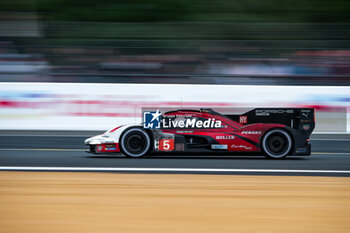 2024-06-16 - 05 CAMPBELL Matt (aus), CHRISTENSEN Michael (dnk), MAKOWIECKI Frédéric (fra), Porsche Penske Motorsport, Porsche 963 #05, Hypercar, FIA WEC, action during the 2024 24 Hours of Le Mans, 4th round of the 2024 FIA World Endurance Championship, on the Circuit des 24 Heures du Mans, from June 15 to 16, 2024 in Le Mans, France - 24 HEURES DU MANS 2024 - RACE - ENDURANCE - MOTORS