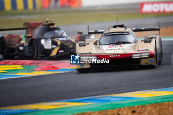 2024-06-16 - 38 RASMUSSEN Oliver (dnk), HANSON Philip (gbr), BUTTON Jenson (gbr), Hertz Team Jota, Porsche 963 #38, Hypercar, FIA WEC, action during the 2024 24 Hours of Le Mans, 4th round of the 2024 FIA World Endurance Championship, on the Circuit des 24 Heures du Mans, from June 15 to 16, 2024 in Le Mans, France - 24 HEURES DU MANS 2024 - RACE - ENDURANCE - MOTORS