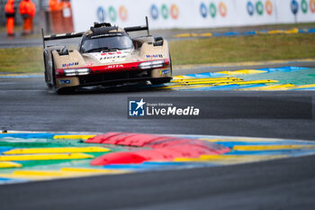 2024-06-16 - 12 STEVENS Will (gbr), ILOTT Callum (gbr), NATO Norman (fra), Hertz Team Jota, Porsche 963 #12, Hypercar, FIA WEC, action during the 2024 24 Hours of Le Mans, 4th round of the 2024 FIA World Endurance Championship, on the Circuit des 24 Heures du Mans, from June 15 to 16, 2024 in Le Mans, France - 24 HEURES DU MANS 2024 - RACE - ENDURANCE - MOTORS