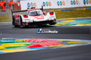 2024-06-16 - 06 ESTRE Kevin (fra), LOTTERER André (ger), VANTHOOR Laurens (bel), Porsche Penske Motorsport, Porsche 963 #06, Hypercar, FIA WEC, action during the 2024 24 Hours of Le Mans, 4th round of the 2024 FIA World Endurance Championship, on the Circuit des 24 Heures du Mans, from June 15 to 16, 2024 in Le Mans, France - 24 HEURES DU MANS 2024 - RACE - ENDURANCE - MOTORS