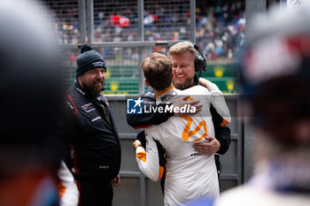 2024-06-16 - Porsche Manthey Purerxcing celebrates their win with SCHURING Morris (nld), during the 2024 24 Hours of Le Mans, 4th round of the 2024 FIA World Endurance Championship, on the Circuit des 24 Heures du Mans, from June 15 to 16, 2024 in Le Mans, France - 24 HEURES DU MANS 2024 - RACE - ENDURANCE - MOTORS