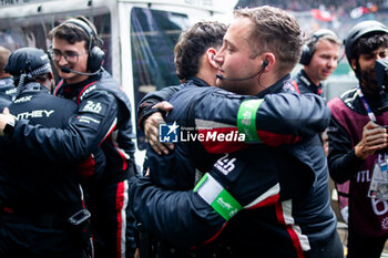 2024-06-16 - Porsche Manthey Purerxcing celebrates their win during the 2024 24 Hours of Le Mans, 4th round of the 2024 FIA World Endurance Championship, on the Circuit des 24 Heures du Mans, from June 15 to 16, 2024 in Le Mans, France - 24 HEURES DU MANS 2024 - RACE - ENDURANCE - MOTORS