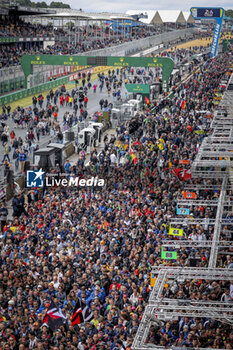 2024-06-16 - fans, supporters, public, spectators during the 2024 24 Hours of Le Mans, 4th round of the 2024 FIA World Endurance Championship, on the Circuit des 24 Heures du Mans, from June 15 to 16, 2024 in Le Mans, France - 24 HEURES DU MANS 2024 - RACE - ENDURANCE - MOTORS