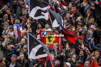 2024-06-16 - spectators, fans during the 2024 24 Hours of Le Mans, 4th round of the 2024 FIA World Endurance Championship, on the Circuit des 24 Heures du Mans, from June 15 to 16, 2024 in Le Mans, France - 24 HEURES DU MANS 2024 - RACE - ENDURANCE - MOTORS