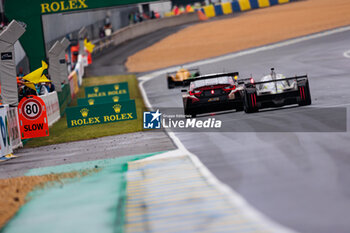 2024-06-16 - 93 VERGNE Jean-Eric (fra), JENSEN Mikkel (dnk), MULLER Nico (swi), Peugeot TotalEnergies, Peugeot 9x8 #93, Hypercar, FIA WEC, action slow zone drapeau jaune, yellow flag, drapeau during the 2024 24 Hours of Le Mans, 4th round of the 2024 FIA World Endurance Championship, on the Circuit des 24 Heures du Mans, from June 15 to 16, 2024 in Le Mans, France - 24 HEURES DU MANS 2024 - RACE - ENDURANCE - MOTORS