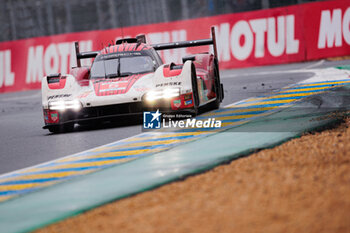 2024-06-16 - 05 CAMPBELL Matt (aus), CHRISTENSEN Michael (dnk), MAKOWIECKI Frédéric (fra), Porsche Penske Motorsport, Porsche 963 #05, Hypercar, FIA WEC, action during the 2024 24 Hours of Le Mans, 4th round of the 2024 FIA World Endurance Championship, on the Circuit des 24 Heures du Mans, from June 15 to 16, 2024 in Le Mans, France - 24 HEURES DU MANS 2024 - RACE - ENDURANCE - MOTORS