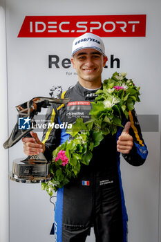 2024-06-16 - Trophy Goodyear Wing Foot, DE GERUS Reshad (fra), Idec Sport, Oreca 07 - Gibson #28, LMP2, portrait during the 2024 24 Hours of Le Mans, 4th round of the 2024 FIA World Endurance Championship, on the Circuit des 24 Heures du Mans, from June 15 to 16, 2024 in Le Mans, France - 24 HEURES DU MANS 2024 - RACE - ENDURANCE - MOTORS