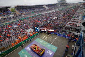 2024-06-16 - podium, portrait ambiance pitlane, 50 FUOCO Antonio (ita), MOLINA Miguel (spa), NIELSEN Nicklas (dnk), Ferrari AF Corse, Ferrari 499P #50, Hypercar, FIA WEC, portrait, spectators, fans during the 2024 24 Hours of Le Mans, 4th round of the 2024 FIA World Endurance Championship, on the Circuit des 24 Heures du Mans, from June 15 to 16, 2024 in Le Mans, France - 24 HEURES DU MANS 2024 - RACE - ENDURANCE - MOTORS