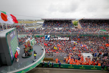 2024-06-16 - podium, portrait ambiance pitlane, 50 FUOCO Antonio (ita), MOLINA Miguel (spa), NIELSEN Nicklas (dnk), Ferrari AF Corse, Ferrari 499P #50, Hypercar, FIA WEC, portrait, 07 LOPEZ José María (arg), KOBAYASHI Kamui (jpn), DE VRIES Nyck (nld), Toyota Gazoo Racing, Toyota GR010 - Hybrid #07, Hypercar, FIA WEC, 51 PIER GUIDI Alessandro (ita), CALADO James (gbr), GIOVINAZZI Antonio (ita), Ferrari AF Corse, Ferrari 499P #51, Hypercar, FIA WEC, during the 2024 24 Hours of Le Mans, 4th round of the 2024 FIA World Endurance Championship, on the Circuit des 24 Heures du Mans, from June 15 to 16, 2024 in Le Mans, France - 24 HEURES DU MANS 2024 - RACE - ENDURANCE - MOTORS