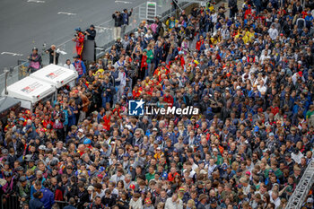 2024-06-16 - spectators, fans during the 2024 24 Hours of Le Mans, 4th round of the 2024 FIA World Endurance Championship, on the Circuit des 24 Heures du Mans, from June 15 to 16, 2024 in Le Mans, France - 24 HEURES DU MANS 2024 - RACE - ENDURANCE - MOTORS