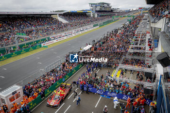 2024-06-16 - finish line, arrivee, podium, portrait ambiance pitlane, 50 FUOCO Antonio (ita), MOLINA Miguel (spa), NIELSEN Nicklas (dnk), Ferrari AF Corse, Ferrari 499P #50, Hypercar, FIA WEC, portrait during the 2024 24 Hours of Le Mans, 4th round of the 2024 FIA World Endurance Championship, on the Circuit des 24 Heures du Mans, from June 15 to 16, 2024 in Le Mans, France - 24 HEURES DU MANS 2024 - RACE - ENDURANCE - MOTORS