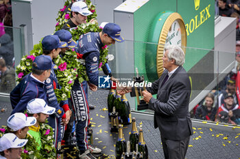 2024-06-16 - 22 JARVIS Oliver (gbr), GARG Bijoy (usa), SIEGEL Nolan (usa), United Autosports, Oreca 07 - Gibson #22, LMP2, Podium portrait during the 2024 24 Hours of Le Mans, 4th round of the 2024 FIA World Endurance Championship, on the Circuit des 24 Heures du Mans, from June 15 to 16, 2024 in Le Mans, France - 24 HEURES DU MANS 2024 - RACE - ENDURANCE - MOTORS