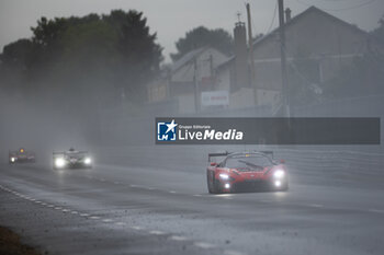 2024-06-16 - 70 IRIBE Brendan (usa), MILLROY Ollie (gar), SCHANDORFF Frederik (dnk), Inception Racing, McLaren 720S LMGT3 Evo, LM GT3, action during the 2024 24 Hours of Le Mans, 4th round of the 2024 FIA World Endurance Championship, on the Circuit des 24 Heures du Mans, from June 15 to 16, 2024 in Le Mans, France - 24 HEURES DU MANS 2024 - RACE - ENDURANCE - MOTORS