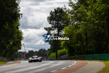 2024-06-16 - 94 VANDOORNE Stoffel (bel), DUVAL Loïc (fra), DI RESTA Paul (gbr), Peugeot TotalEnergies, Peugeot 9x8 #94, Hypercar, FIA WEC, action during the 2024 24 Hours of Le Mans, 4th round of the 2024 FIA World Endurance Championship, on the Circuit des 24 Heures du Mans, from June 15 to 16, 2024 in Le Mans, France - 24 HEURES DU MANS 2024 - RACE - ENDURANCE - MOTORS