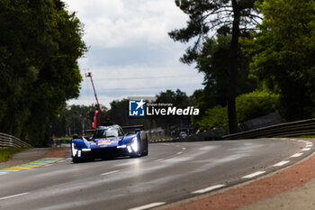 2024-06-16 - 02 BAMBER Earl (nzl), LYNN Alex (gbr), PALOU Alex (spa), Cadillac Racing, Cadillac V-Series.R #02, Hypercar, FIA WEC, action during the 2024 24 Hours of Le Mans, 4th round of the 2024 FIA World Endurance Championship, on the Circuit des 24 Heures du Mans, from June 15 to 16, 2024 in Le Mans, France - 24 HEURES DU MANS 2024 - RACE - ENDURANCE - MOTORS