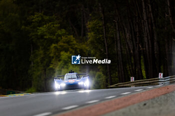 2024-06-16 - 02 BAMBER Earl (nzl), LYNN Alex (gbr), PALOU Alex (spa), Cadillac Racing, Cadillac V-Series.R #02, Hypercar, FIA WEC, action during the 2024 24 Hours of Le Mans, 4th round of the 2024 FIA World Endurance Championship, on the Circuit des 24 Heures du Mans, from June 15 to 16, 2024 in Le Mans, France - 24 HEURES DU MANS 2024 - RACE - ENDURANCE - MOTORS