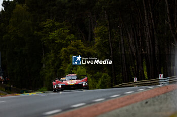 2024-06-16 - 51 PIER GUIDI Alessandro (ita), CALADO James (gbr), GIOVINAZZI Antonio (ita), Ferrari AF Corse, Ferrari 499P #51, Hypercar, FIA WEC, action during the 2024 24 Hours of Le Mans, 4th round of the 2024 FIA World Endurance Championship, on the Circuit des 24 Heures du Mans, from June 15 to 16, 2024 in Le Mans, France - 24 HEURES DU MANS 2024 - RACE - ENDURANCE - MOTORS