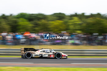 2024-06-16 - 38 RASMUSSEN Oliver (dnk), HANSON Philip (gbr), BUTTON Jenson (gbr), Hertz Team Jota, Porsche 963 #38, Hypercar, FIA WEC, action during the 2024 24 Hours of Le Mans, 4th round of the 2024 FIA World Endurance Championship, on the Circuit des 24 Heures du Mans, from June 15 to 16, 2024 in Le Mans, France - 24 HEURES DU MANS 2024 - RACE - ENDURANCE - MOTORS