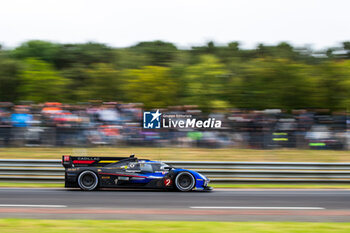 2024-06-16 - 02 BAMBER Earl (nzl), LYNN Alex (gbr), PALOU Alex (spa), Cadillac Racing, Cadillac V-Series.R #02, Hypercar, FIA WEC, action during the 2024 24 Hours of Le Mans, 4th round of the 2024 FIA World Endurance Championship, on the Circuit des 24 Heures du Mans, from June 15 to 16, 2024 in Le Mans, France - 24 HEURES DU MANS 2024 - RACE - ENDURANCE - MOTORS