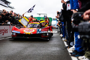 2024-06-16 - 50 FUOCO Antonio (ita), MOLINA Miguel (spa), NIELSEN Nicklas (dnk), Ferrari AF Corse, Ferrari 499P #50, Hypercar, FIA WEC, action during the podium of the 2024 24 Hours of Le Mans, 4th round of the 2024 FIA World Endurance Championship, on the Circuit des 24 Heures du Mans, from June 15 to 16, 2024 in Le Mans, France - 24 HEURES DU MANS 2024 - PODIUM - ENDURANCE - MOTORS