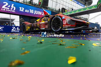 2024-06-16 - 50 FUOCO Antonio (ita), MOLINA Miguel (spa), NIELSEN Nicklas (dnk), Ferrari AF Corse, Ferrari 499P #50, Hypercar, FIA WEC, detail, dirt during the podium of the 2024 24 Hours of Le Mans, 4th round of the 2024 FIA World Endurance Championship, on the Circuit des 24 Heures du Mans, from June 15 to 16, 2024 in Le Mans, France - 24 HEURES DU MANS 2024 - PODIUM - ENDURANCE - MOTORS