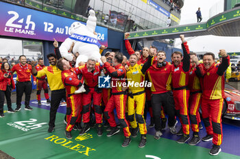 2024-06-16 - 50 FUOCO Antonio (ita), MOLINA Miguel (spa), NIELSEN Nicklas (dnk), Ferrari AF Corse, Ferrari 499P #50, Hypercar, FIA WEC, celebrating their win during the podium of the 2024 24 Hours of Le Mans, 4th round of the 2024 FIA World Endurance Championship, on the Circuit des 24 Heures du Mans, from June 15 to 16, 2024 in Le Mans, France - 24 HEURES DU MANS 2024 - PODIUM - ENDURANCE - MOTORS