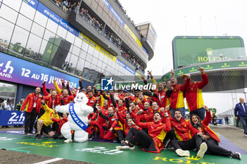 2024-06-16 - 50 FUOCO Antonio (ita), MOLINA Miguel (spa), NIELSEN Nicklas (dnk), Ferrari AF Corse, Ferrari 499P #50, Hypercar, FIA WEC, celebrating their win during the podium of the 2024 24 Hours of Le Mans, 4th round of the 2024 FIA World Endurance Championship, on the Circuit des 24 Heures du Mans, from June 15 to 16, 2024 in Le Mans, France - 24 HEURES DU MANS 2024 - PODIUM - ENDURANCE - MOTORS