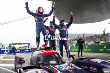 2024-06-16 - 22 JARVIS Oliver (gbr), GARG Bijoy (usa), SIEGEL Nolan (usa), United Autosports, Oreca 07 - Gibson #22, LMP2, portrait during the podium of the 2024 24 Hours of Le Mans, 4th round of the 2024 FIA World Endurance Championship, on the Circuit des 24 Heures du Mans, from June 15 to 16, 2024 in Le Mans, France - 24 HEURES DU MANS 2024 - PODIUM - ENDURANCE - MOTORS