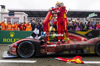 2024-06-16 - 50 FUOCO Antonio (ita), MOLINA Miguel (spa), NIELSEN Nicklas (dnk), Ferrari AF Corse, Ferrari 499P #50, Hypercar, FIA WEC, celebrating their win during the podium of the 2024 24 Hours of Le Mans, 4th round of the 2024 FIA World Endurance Championship, on the Circuit des 24 Heures du Mans, from June 15 to 16, 2024 in Le Mans, France - 24 HEURES DU MANS 2024 - PODIUM - ENDURANCE - MOTORS