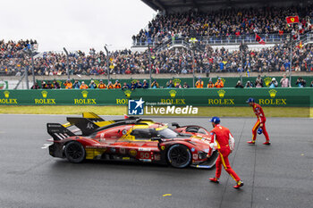 2024-06-16 - 50 FUOCO Antonio (ita), MOLINA Miguel (spa), NIELSEN Nicklas (dnk), Ferrari AF Corse, Ferrari 499P #50, Hypercar, FIA WEC, celebrating their win during the podium of the 2024 24 Hours of Le Mans, 4th round of the 2024 FIA World Endurance Championship, on the Circuit des 24 Heures du Mans, from June 15 to 16, 2024 in Le Mans, France - 24 HEURES DU MANS 2024 - PODIUM - ENDURANCE - MOTORS