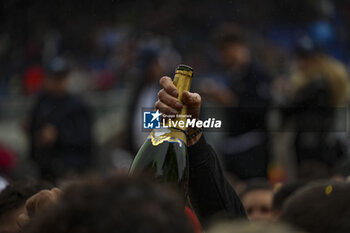 2024-06-16 - Bottle illustration during the podium of the 2024 24 Hours of Le Mans, 4th round of the 2024 FIA World Endurance Championship, on the Circuit des 24 Heures du Mans, from June 15 to 16, 2024 in Le Mans, France - 24 HEURES DU MANS 2024 - PODIUM - ENDURANCE - MOTORS