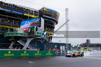 2024-06-16 - Finish line, arrivee of 50 FUOCO Antonio (ita), MOLINA Miguel (spa), NIELSEN Nicklas (dnk), Ferrari AF Corse, Ferrari 499P #50, Hypercar, FIA WEC, action during the podium of the 2024 24 Hours of Le Mans, 4th round of the 2024 FIA World Endurance Championship, on the Circuit des 24 Heures du Mans, from June 15 to 16, 2024 in Le Mans, France - 24 HEURES DU MANS 2024 - PODIUM - ENDURANCE - MOTORS