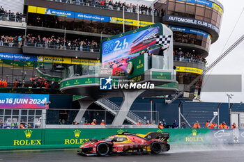 2024-06-16 - Finish line, arrivee of 50 FUOCO Antonio (ita), MOLINA Miguel (spa), NIELSEN Nicklas (dnk), Ferrari AF Corse, Ferrari 499P #50, Hypercar, FIA WEC, action during the podium of the 2024 24 Hours of Le Mans, 4th round of the 2024 FIA World Endurance Championship, on the Circuit des 24 Heures du Mans, from June 15 to 16, 2024 in Le Mans, France - 24 HEURES DU MANS 2024 - PODIUM - ENDURANCE - MOTORS