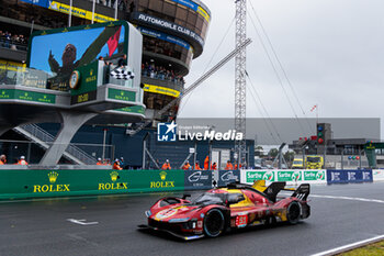 2024-06-16 - Finish line, arrivee of 51 PIER GUIDI Alessandro (ita), CALADO James (gbr), GIOVINAZZI Antonio (ita), Ferrari AF Corse, Ferrari 499P #51, Hypercar, FIA WEC, action during the podium of the 2024 24 Hours of Le Mans, 4th round of the 2024 FIA World Endurance Championship, on the Circuit des 24 Heures du Mans, from June 15 to 16, 2024 in Le Mans, France - 24 HEURES DU MANS 2024 - PODIUM - ENDURANCE - MOTORS